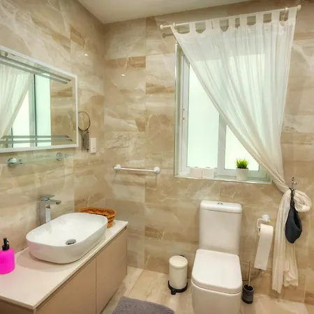 Spacious & Elegant 3 Bedroom With Yard Agre1-1 * Sliema