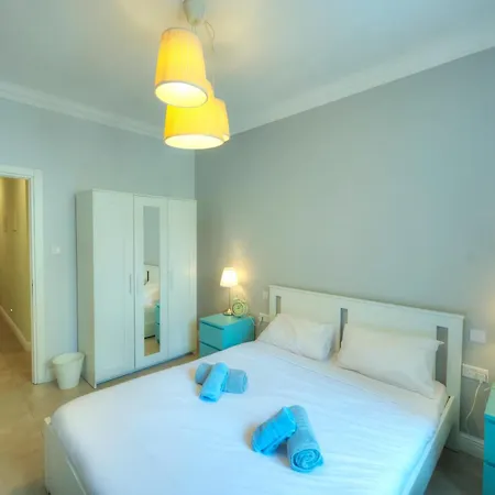 Spacious & Elegant 3 Bedroom With Yard Agre1-1 * Sliema