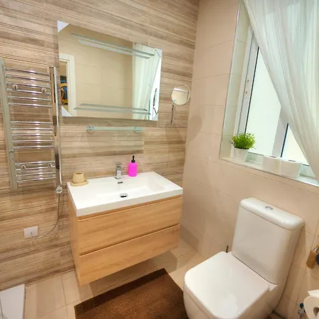 Spacious & Elegant 3 Bedroom With Yard Agre1-1