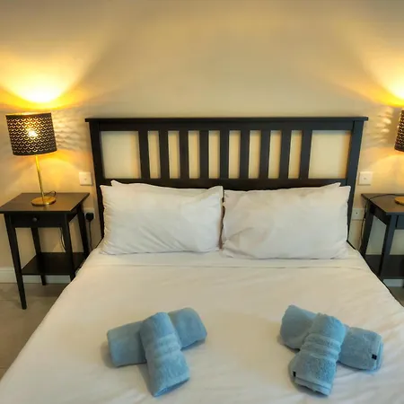 Spacious & Elegant 3 Bedroom With Yard Agre1-1 * Sliema