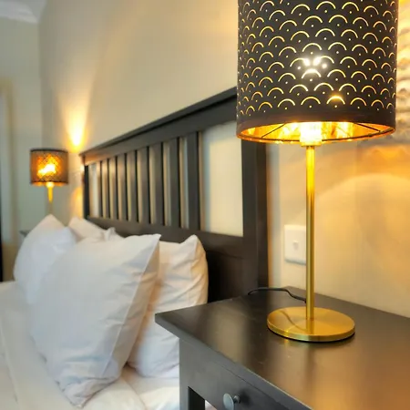 Apartmán Spacious & Elegant 3 Bedroom With Yard Agre1-1 *