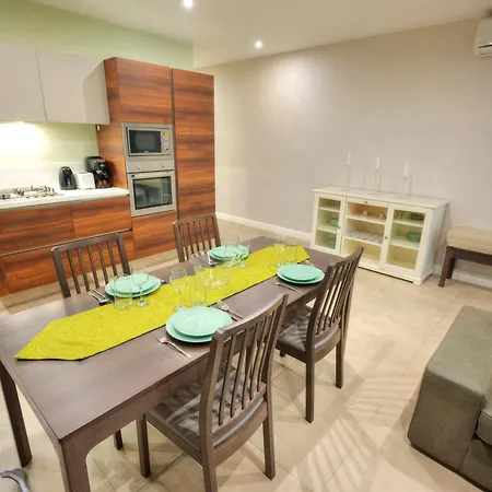 Spacious & Elegant 3 Bedroom With Yard Agre1-1 Lägenhet Sliema