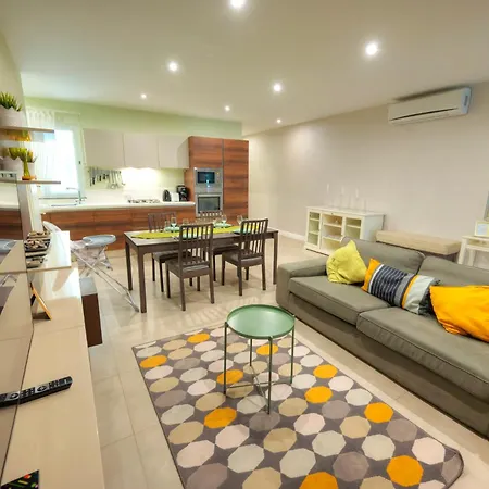 Spacious & Elegant 3 Bedroom With Yard Agre1-1 *